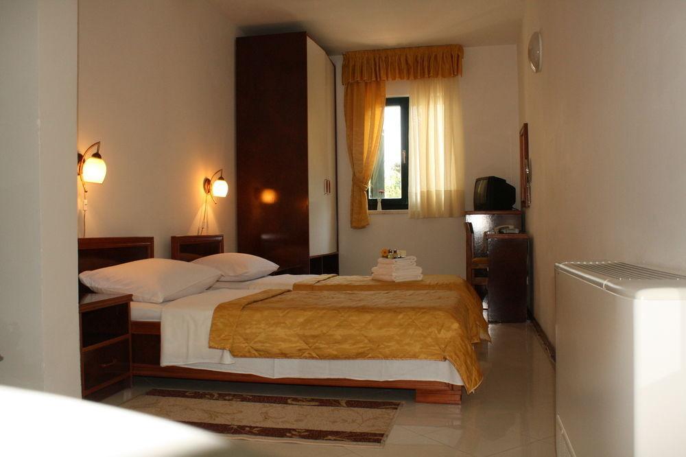 Hotel Danica Petrovac Luaran gambar