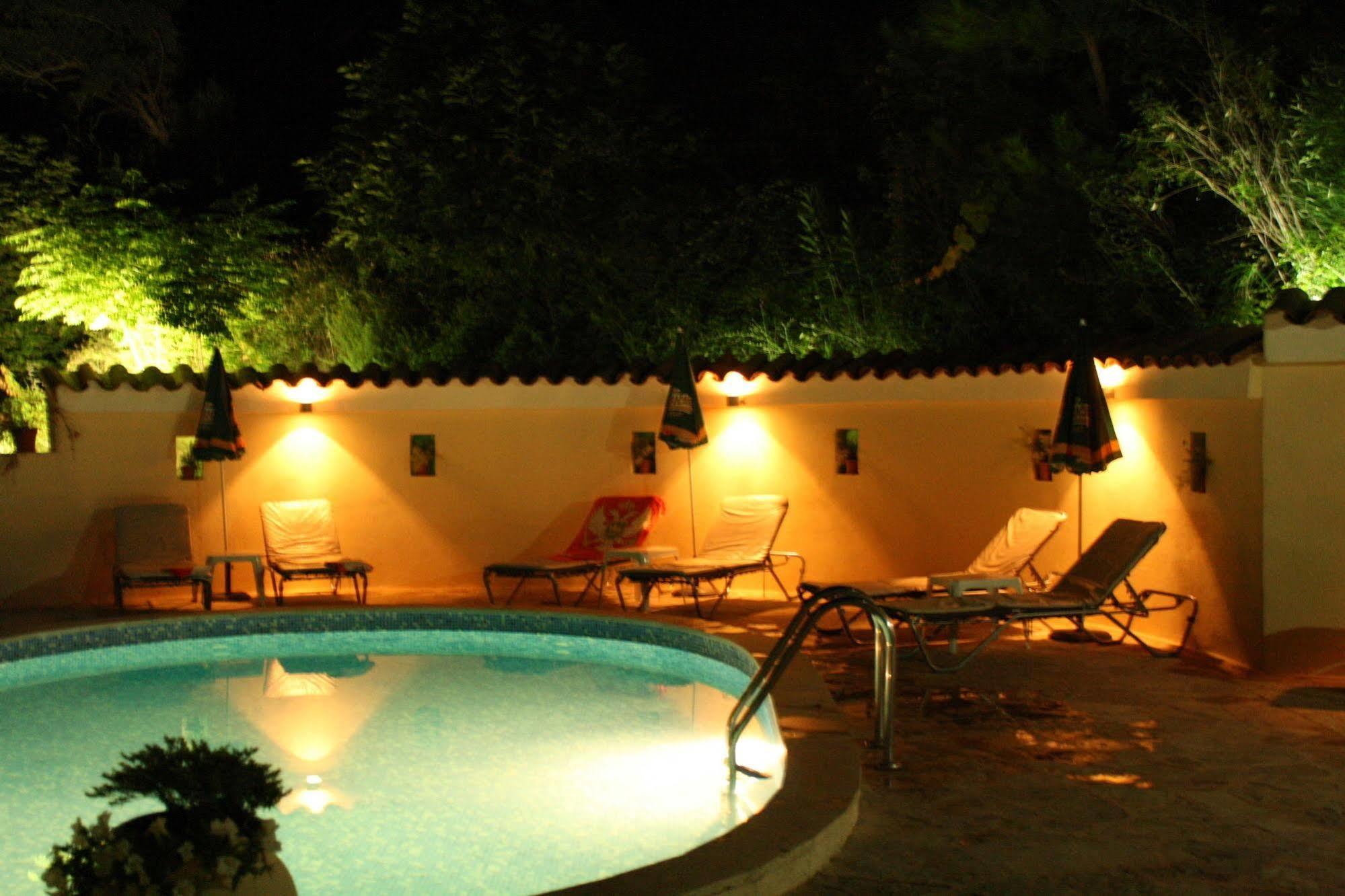 Hotel Danica Petrovac Luaran gambar